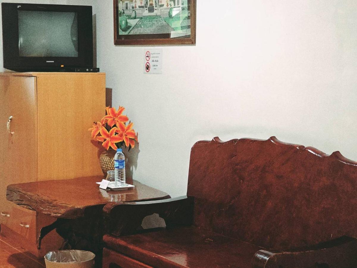 P.California Inter Hostel Nang Rong Екстериор снимка