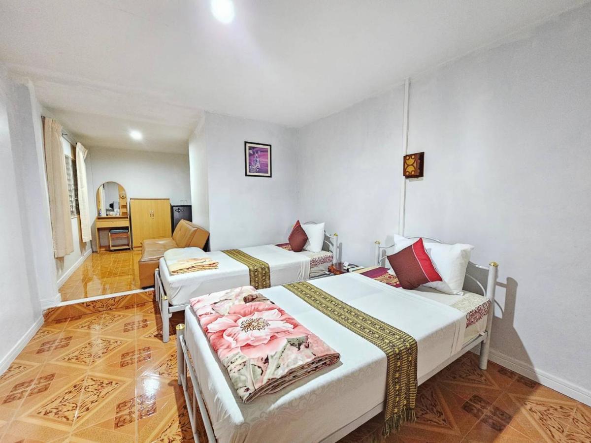 P.California Inter Hostel Nang Rong Екстериор снимка