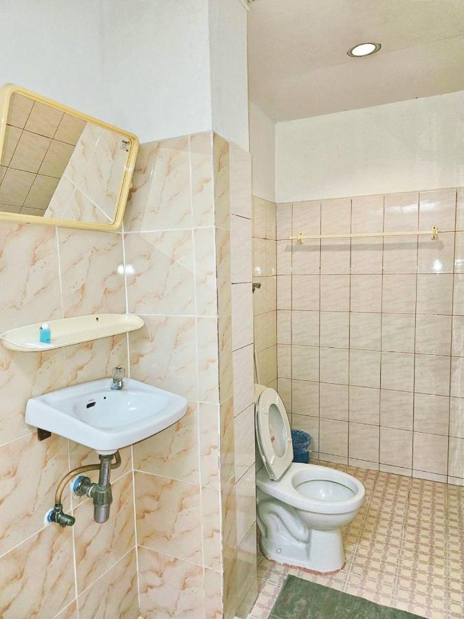 P.California Inter Hostel Nang Rong Екстериор снимка