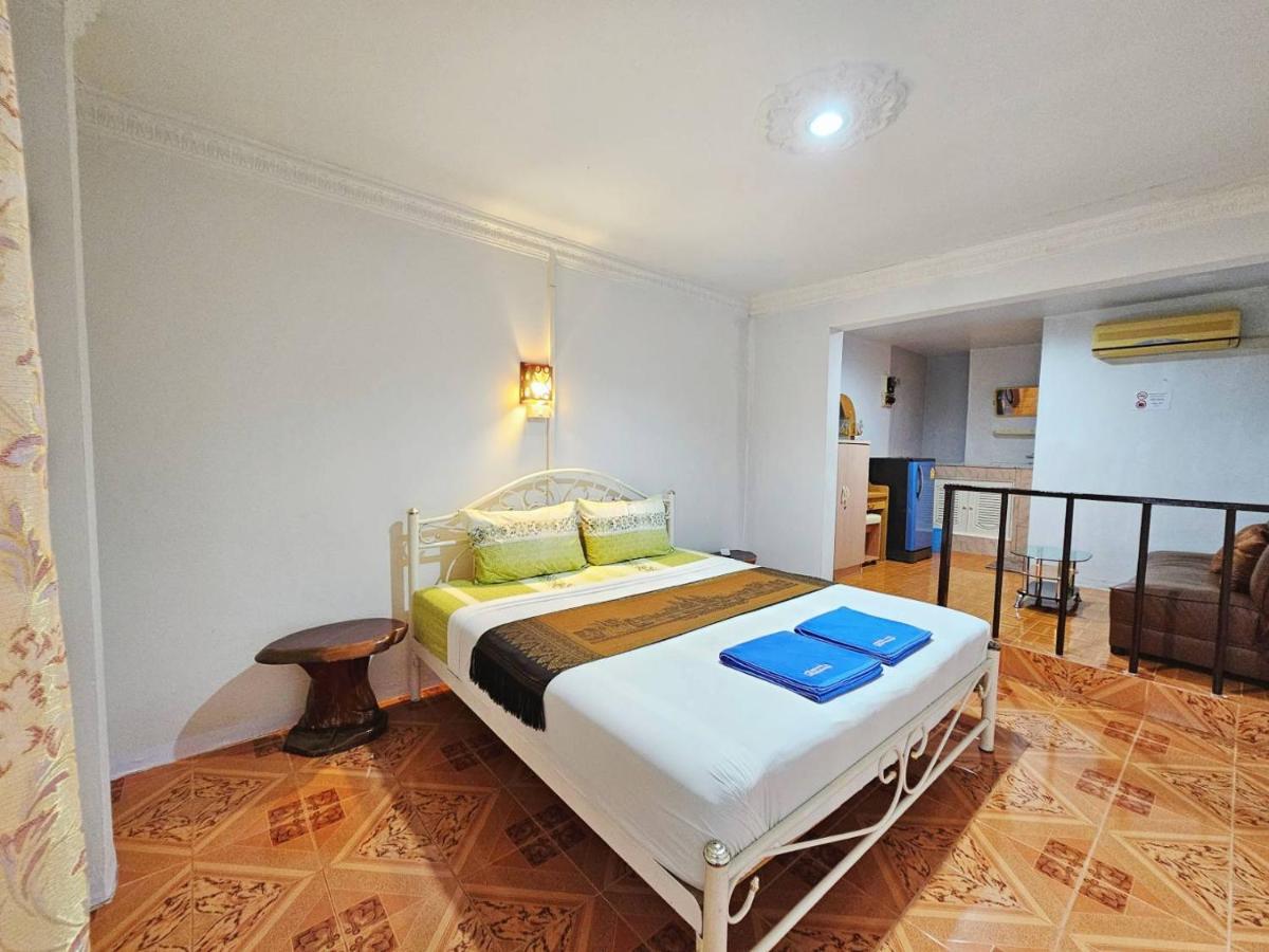 P.California Inter Hostel Nang Rong Екстериор снимка