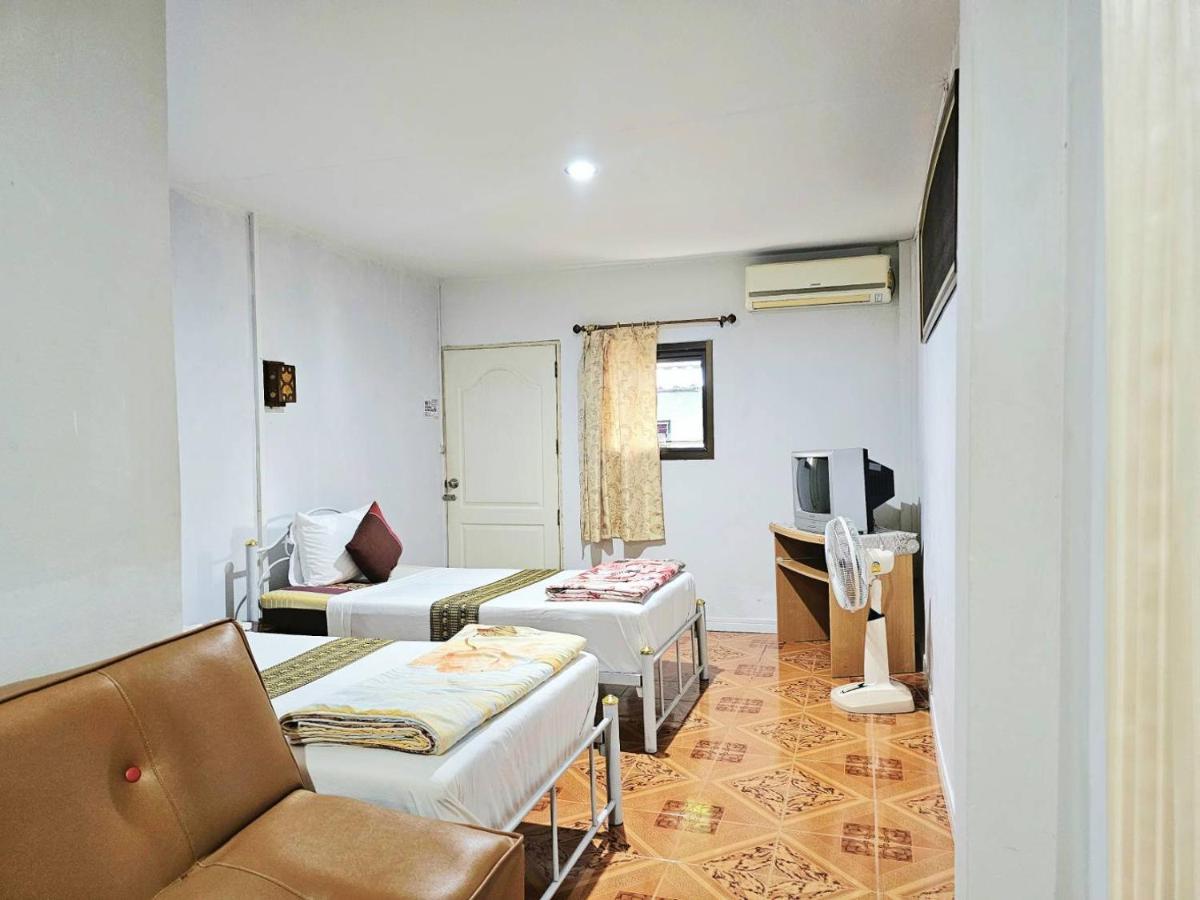 P.California Inter Hostel Nang Rong Екстериор снимка