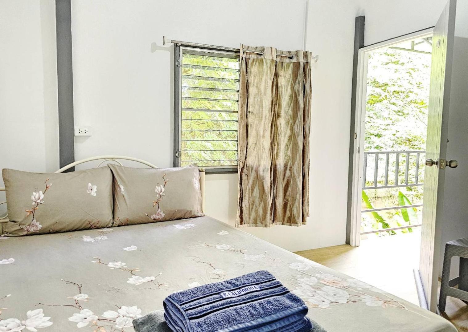 P.California Inter Hostel Nang Rong Екстериор снимка