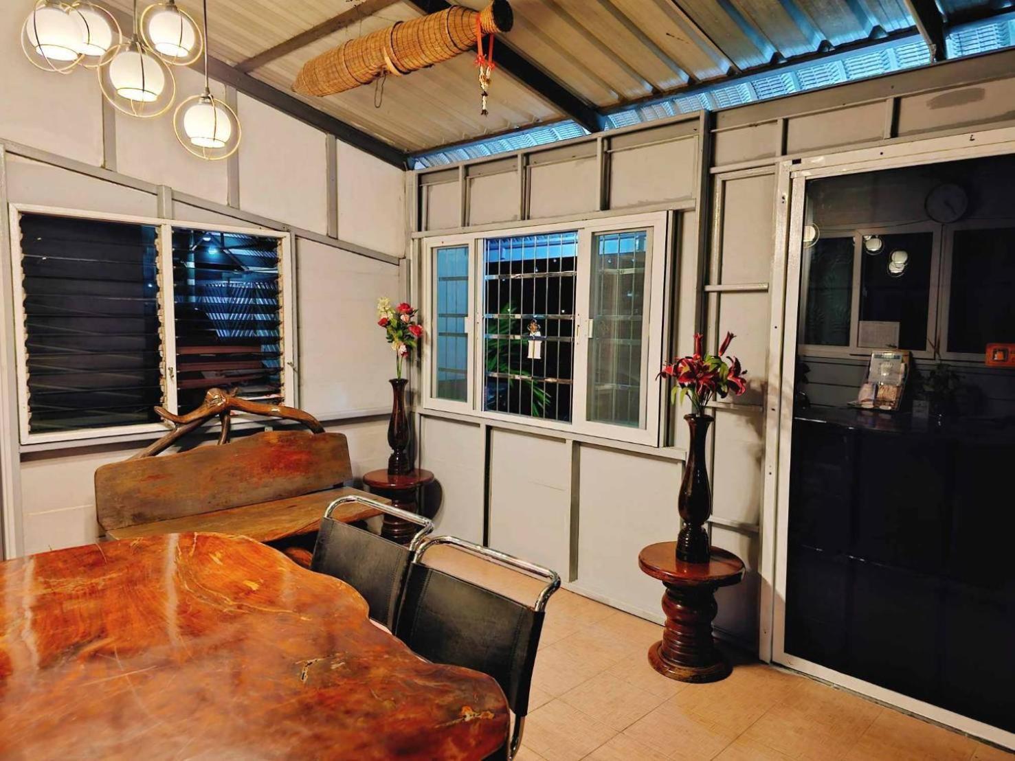 P.California Inter Hostel Nang Rong Екстериор снимка