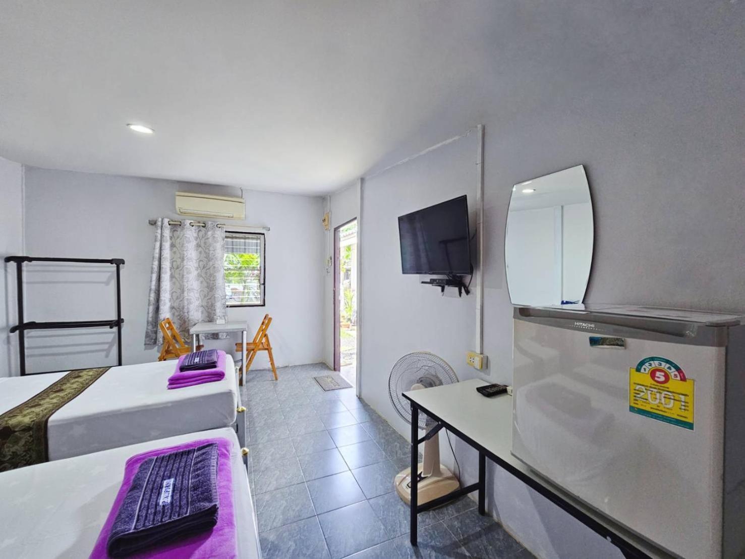 P.California Inter Hostel Nang Rong Екстериор снимка