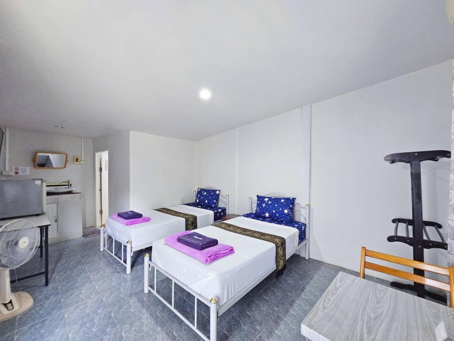P.California Inter Hostel Nang Rong Екстериор снимка