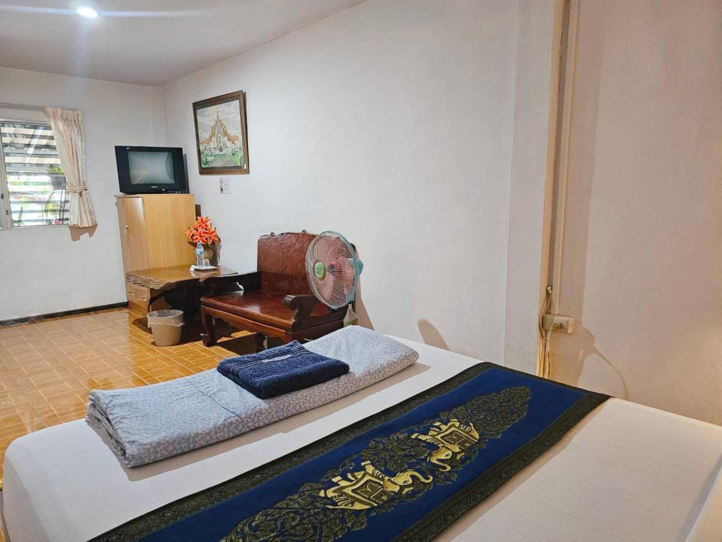 P.California Inter Hostel Nang Rong Екстериор снимка