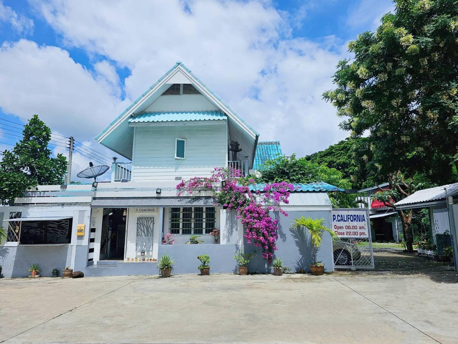P.California Inter Hostel Nang Rong Екстериор снимка