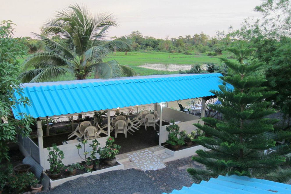 P.California Inter Hostel Nang Rong Екстериор снимка