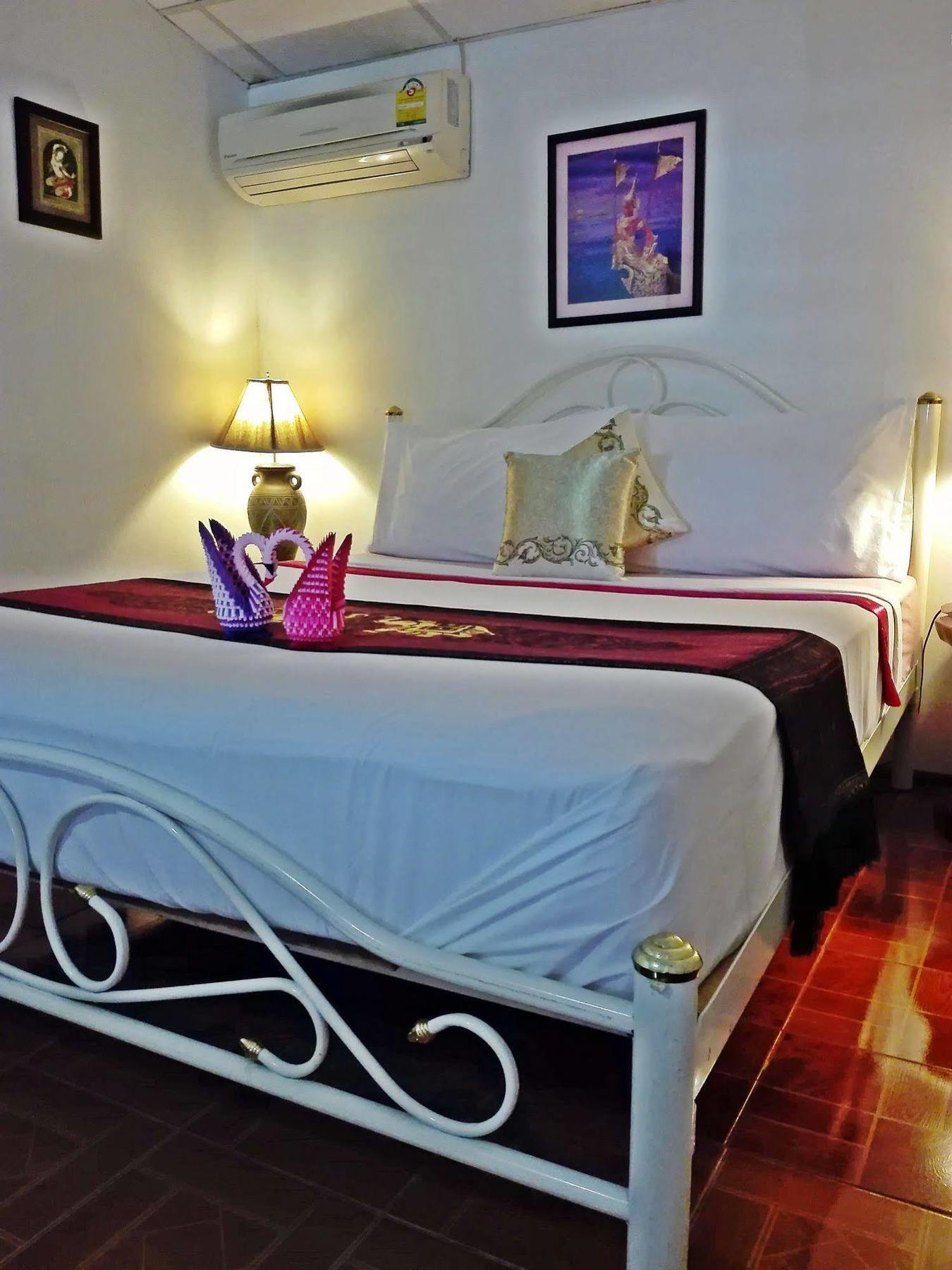 P.California Inter Hostel Nang Rong Екстериор снимка