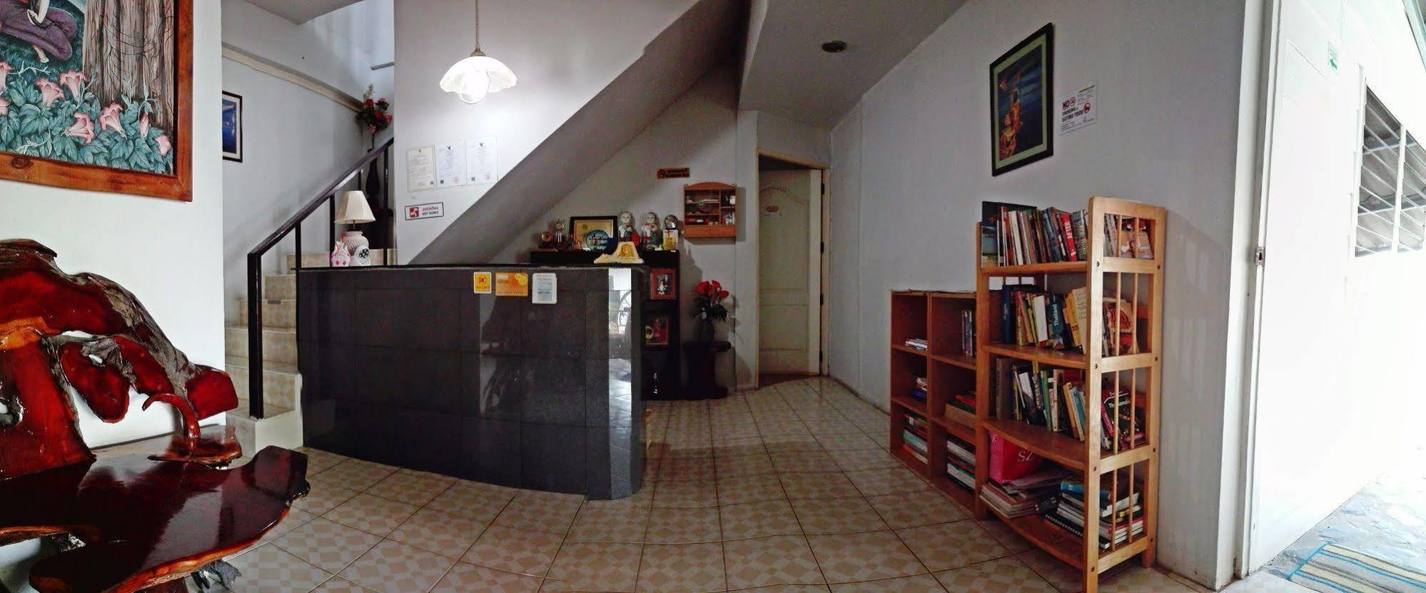 P.California Inter Hostel Nang Rong Екстериор снимка
